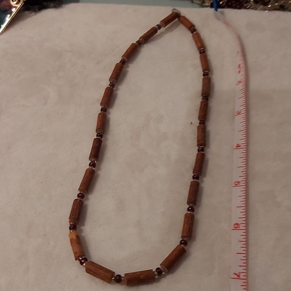 9 Assorted Necklaces - Picture 3 of 11